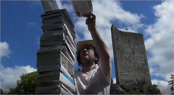 montcuq : des livres plus hauts que la tour