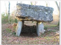 Limogne-en-Quercy photo du dolmen du Lac Auri